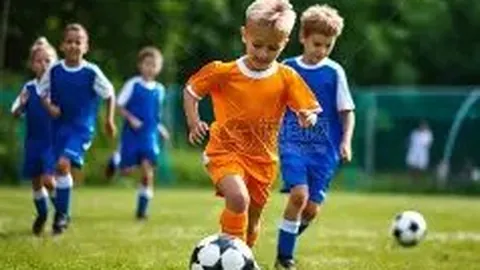 赵传60岁硕士荣耀毕业，排场十足心情愉悦，与同门师兄弟年龄差距显著